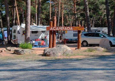 Aloj_Acampada_Entrada